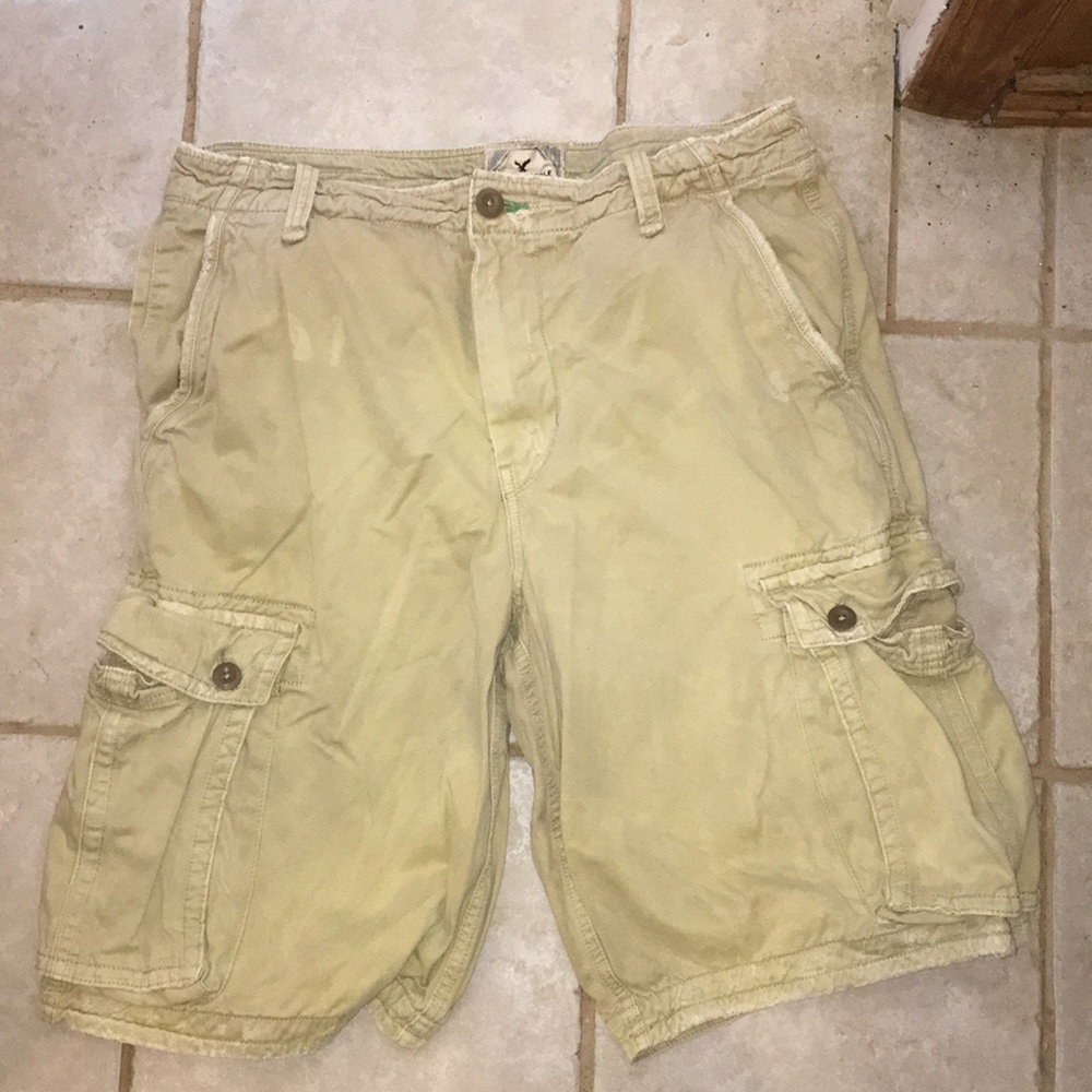 American Eagle linger length cargo shorts